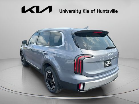 Used 2023 Kia Telluride EX w/ EX Captain's Chair Package FWD image 6