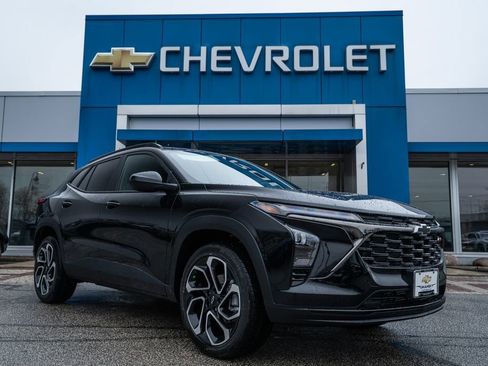 Used 2026 Chevrolet Trax RS image 1