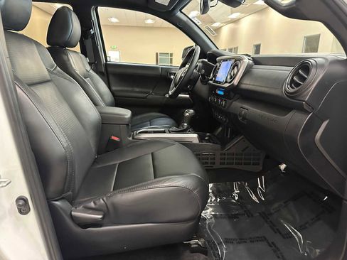 Used 2021 Toyota Tacoma Limited AWD/4WD image 27