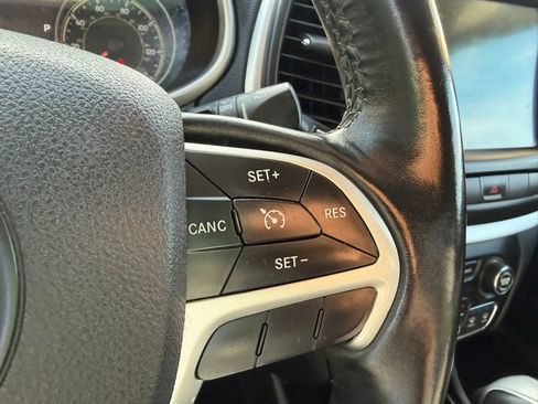 Used 2014 Jeep Cherokee Limited w/ Luxury Group FWD image 16