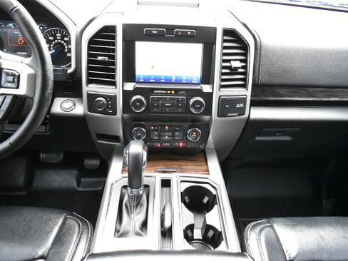 Used 2019 Ford F150 Lariat image 18