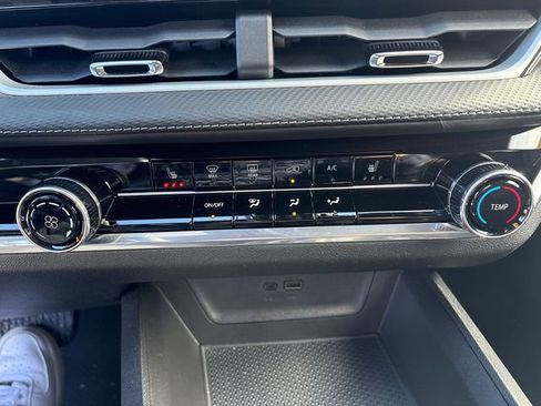 Used 2025 Chevrolet Equinox LT w/ Safety and Technology Package image 27