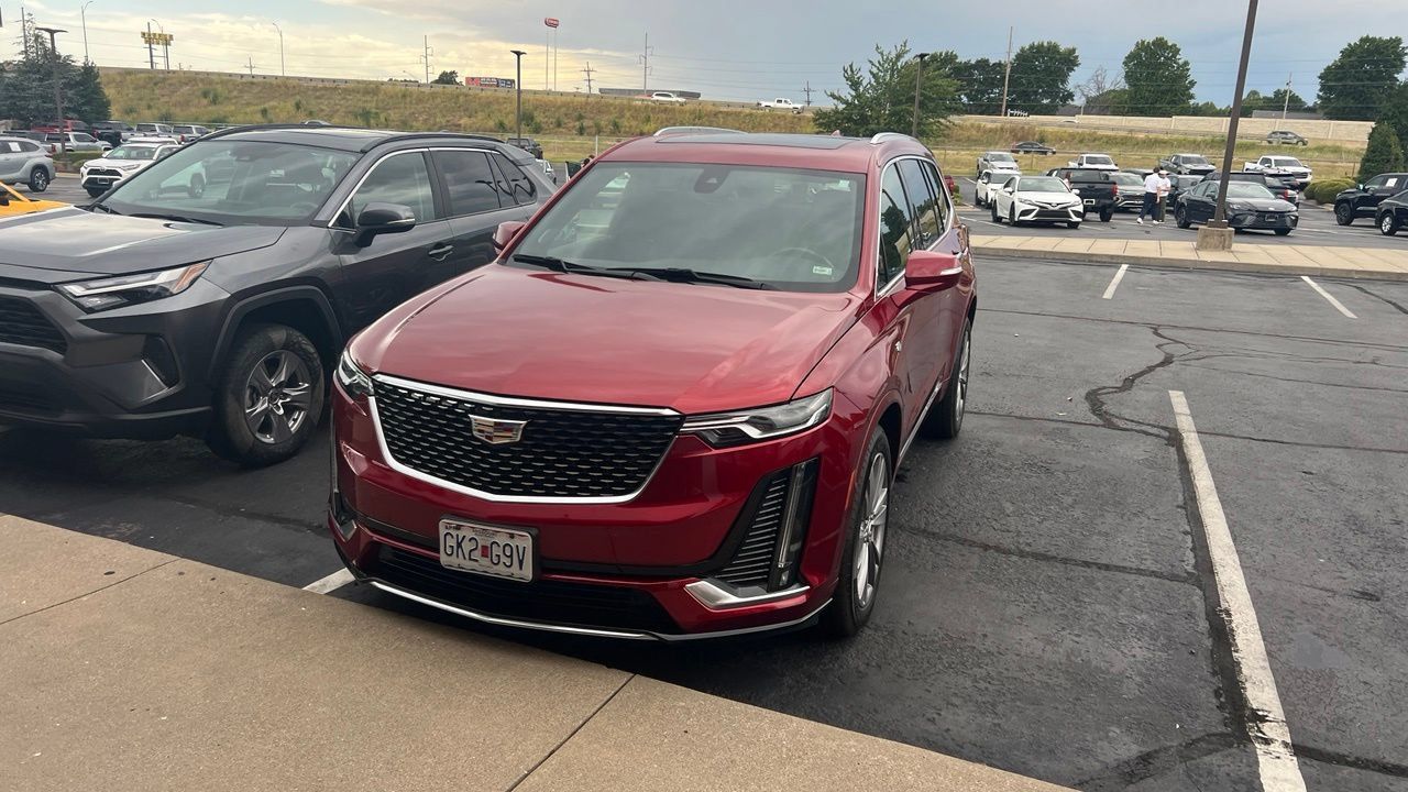 Used 2023 Cadillac XT6 Premium Luxury AWD/4WD image 2