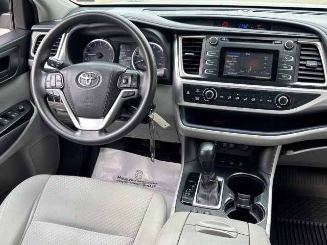 Used 2019 Toyota Highlander LE AWD/4WD image 34