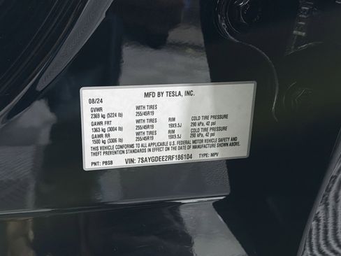 Used 2024 Tesla Model Y Long Range AWD/4WD image 39