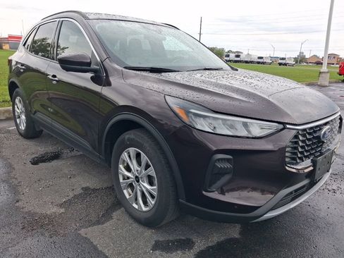 Used 2023 Ford Escape Active w/ Tech Pack #2 AWD/4WD image 5