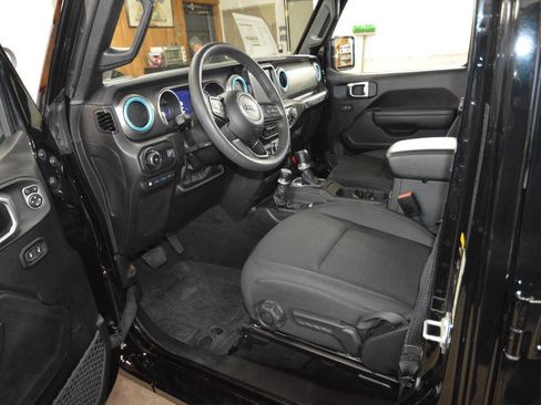 Used 2023 Jeep Wrangler Unlimited w/ Cold Weather Group image 19
