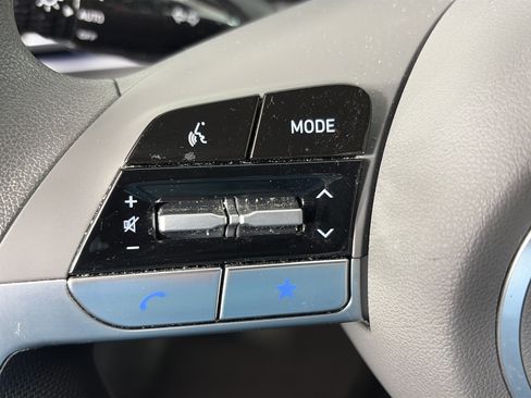Used 2024 Hyundai Elantra Blue FWD image 33