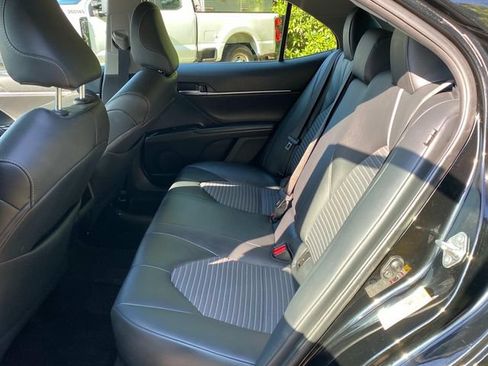 Used 2018 Toyota Camry SE FWD image 9