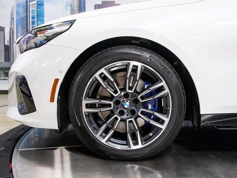 Used 2026 BMW 530i xDrive w/ M Sport Package AWD/4WD image 7