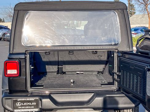 Used 2022 Jeep Wrangler Unlimited Sport image 25