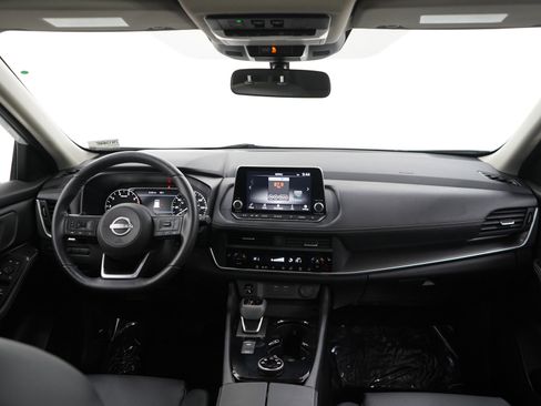 Used 2024 Nissan Rogue SV w/ SV Premium Package image 12