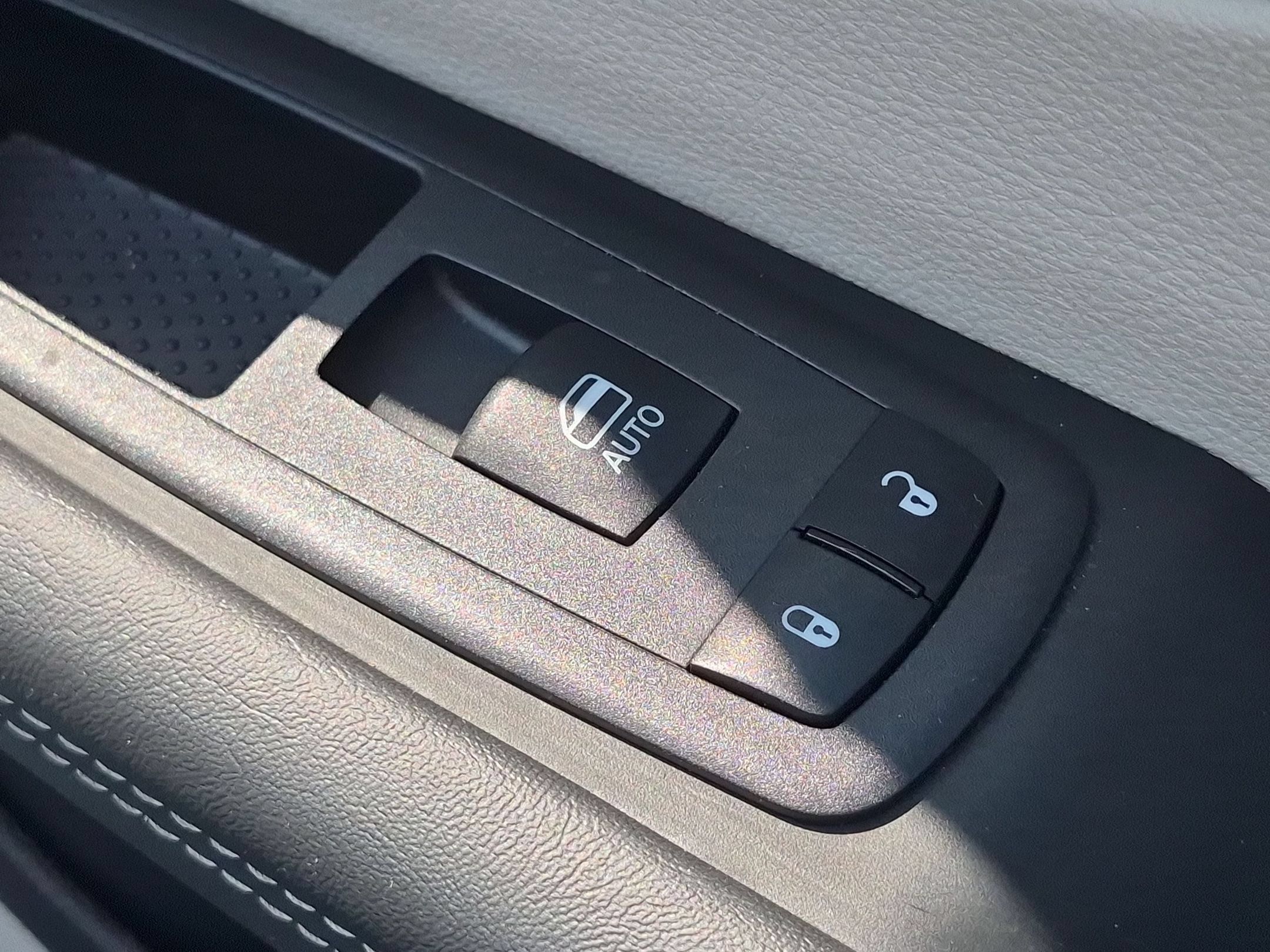 Used 2024 Chrysler Pacifica Touring-L FWD image 35