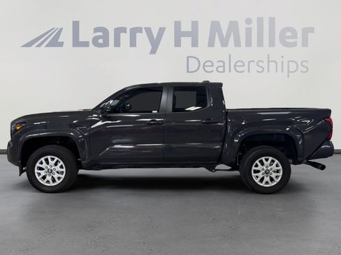 Certified 2025 Toyota Tacoma SR5 AWD/4WD image 2