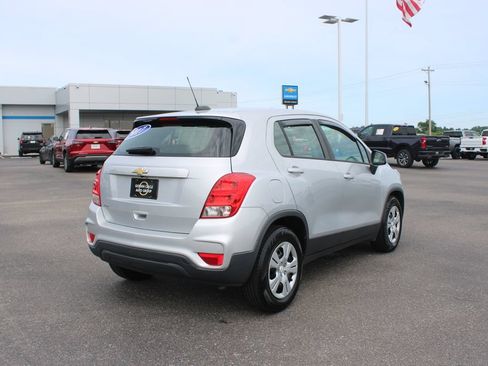Used 2017 Chevrolet Trax LS FWD image 9