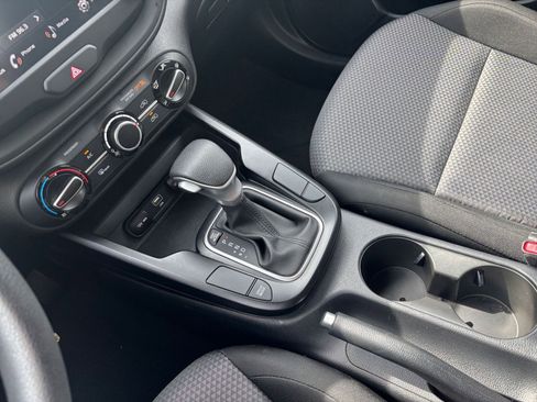 Used 2025 Kia Soul LX w/ LX Technology Package FWD image 39