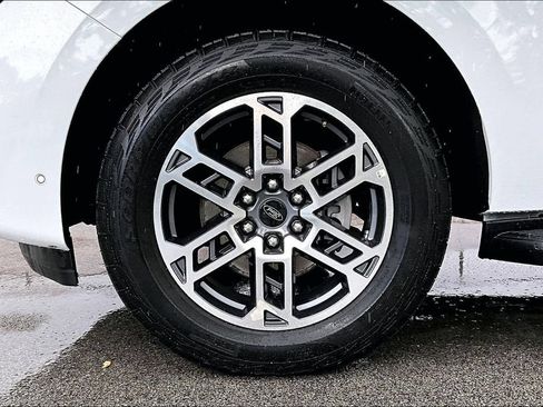Certified 2025 Ford Expedition Active AWD/4WD image 9