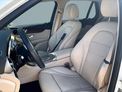 Used 2020 Mercedes-Benz GLC 300 w/ Premium Package image 25