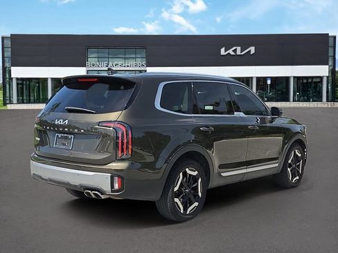 Used 2023 Kia Telluride EX w/ EX Captain's Chair Package FWD image 4