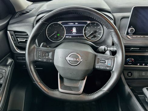Used 2025 Nissan Rogue SV FWD image 18