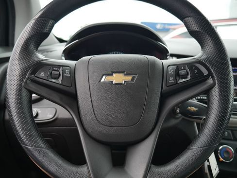 Used 2020 Chevrolet Trax LT FWD image 37