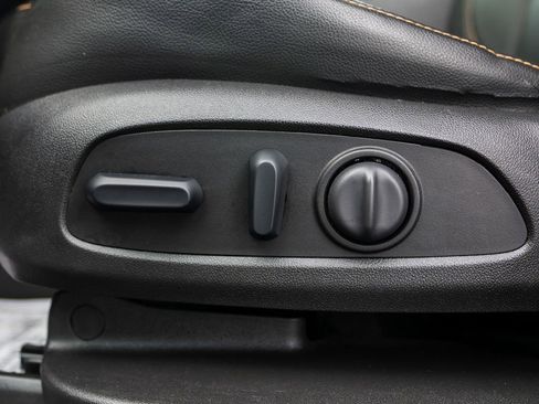 Used 2018 Chevrolet Traverse LT image 18