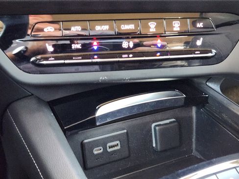 Used 2023 Buick Envision Preferred image 19