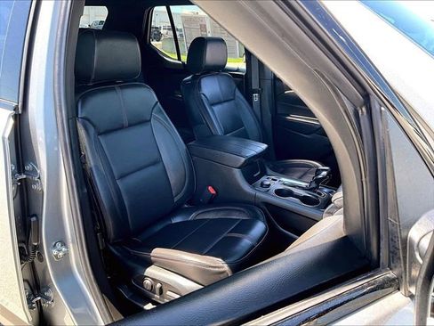 Used 2023 Chevrolet Traverse RS AWD/4WD image 11