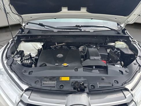 Used 2017 Toyota Highlander XLE FWD image 36