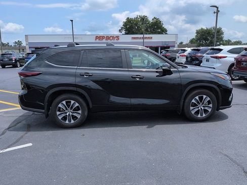 Certified 2025 Toyota Highlander XLE AWD/4WD image 8