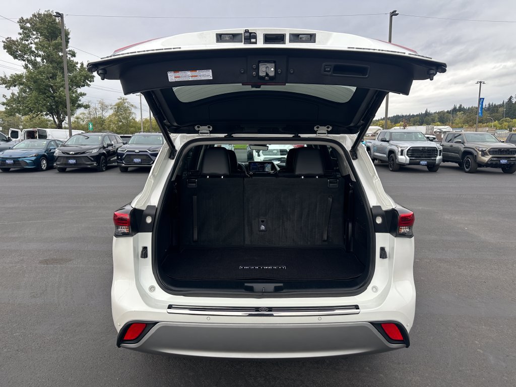 Used 2020 Toyota Highlander Platinum AWD/4WD image 11