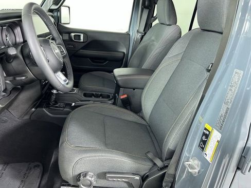 Used 2025 Jeep Wrangler Unlimited Sahara w/ Safety Group AWD/4WD image 19
