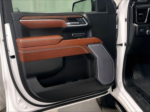 Used 2023 GMC Sierra 1500 Denali Ultimate image 9