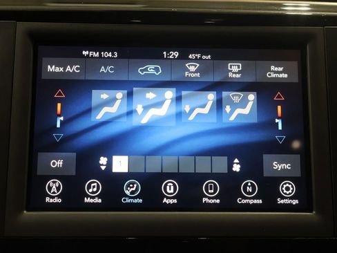 Used 2021 Chrysler Voyager LX image 27