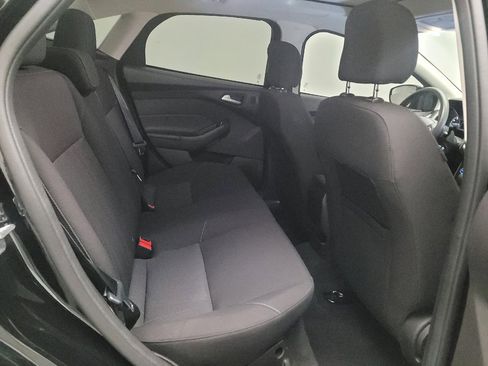 Used 2017 Ford Focus SEL FWD image 19