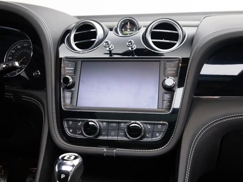 Used 2017 Bentley Bentayga AWD/4WD image 26