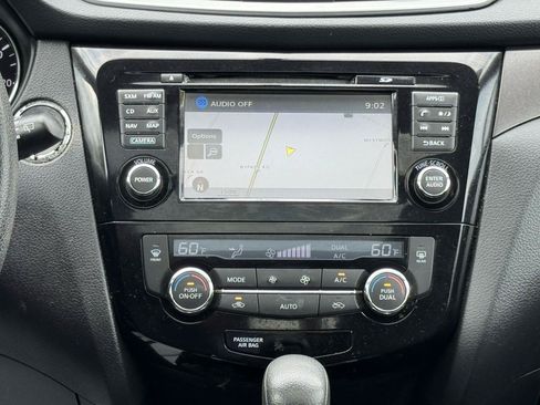 Used 2015 Nissan Rogue SV w/ SV Premium Package AWD/4WD image 17