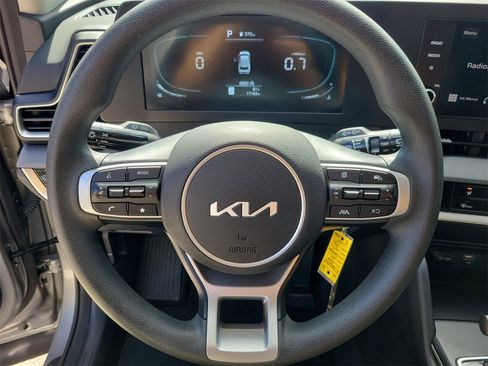 Used 2025 Kia Sportage LX image 17
