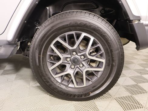 Used 2024 Jeep Wrangler Sahara image 18