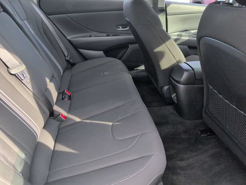 Used 2025 Hyundai Elantra SEL FWD image 30