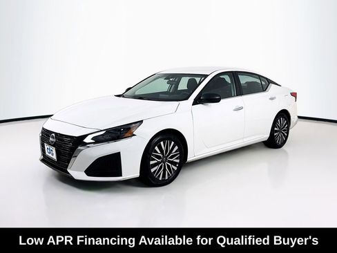 Used 2025 Nissan Altima 2.5 SV FWD image 3