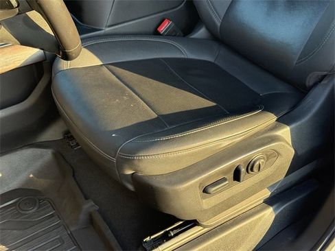 Used 2023 GMC Sierra 3500 SLT w/ SLT Convenience Package image 16