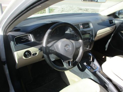 Used 2011 Volkswagen Jetta SE image 12