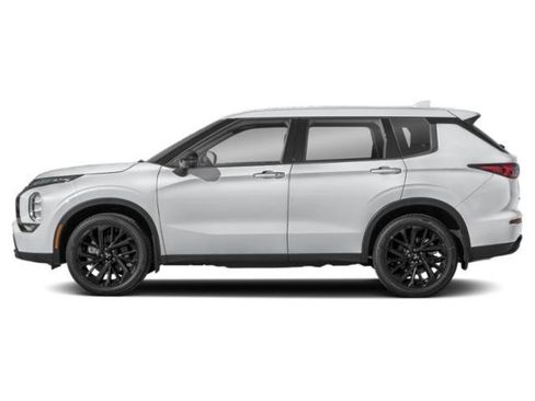 Used 2023 Mitsubishi Outlander SE Black Edition image 3