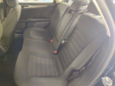 Used 2020 Ford Fusion SE image 18