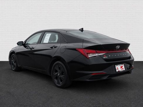 Used 2022 Hyundai Elantra SEL w/ Convenience Package FWD image 4