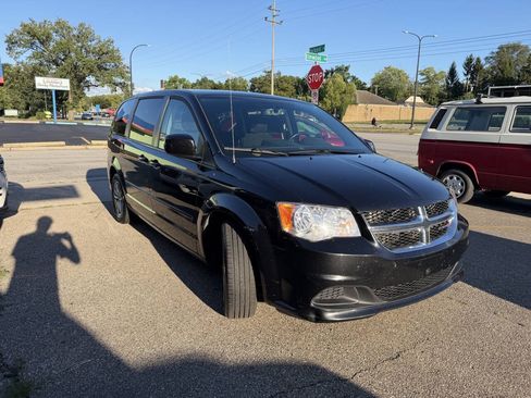 Used 2015 Dodge Grand Caravan SE FWD image 3
