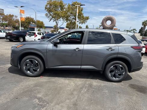 Used 2025 Nissan Rogue SV FWD image 21