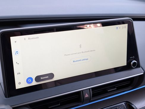 Used 2024 Toyota Prius XLE image 28