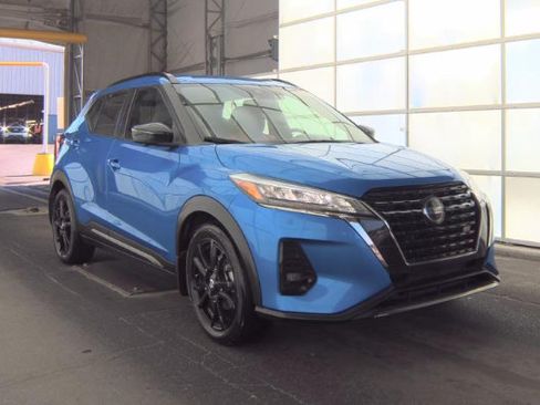 Used 2021 Nissan Kicks SR w/ SR Premium Package FWD image 2